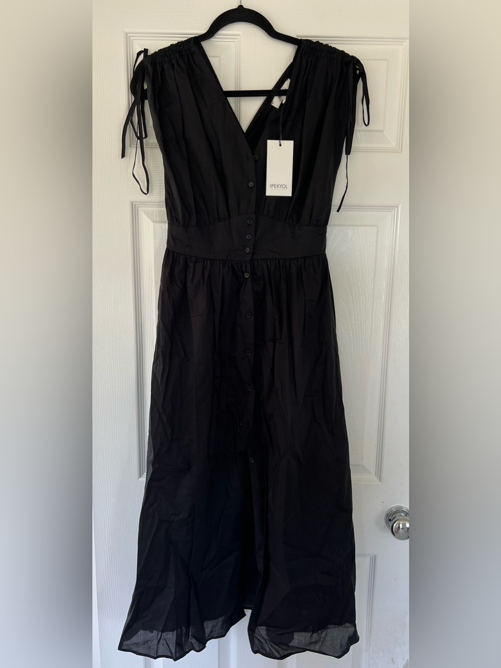 Sleeveless Black Midi Dress with Button Front and Tie Shoulders - Picture 2 of 4